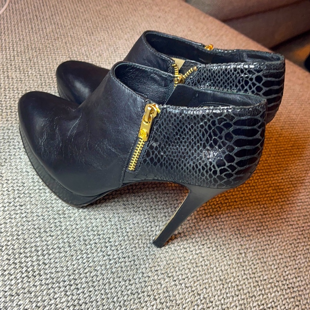 Michael Michael Kors size 9